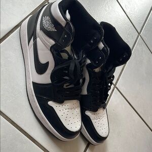 Jordan 1 Retro OG High Nike Black and White sneakers size 8.5